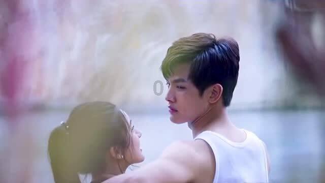 男生跟暗恋的女生不是一个班的,可为什么他却邀请她进自己班的同学聊天群?他这是什么意思?他很喜欢她?-中国最佳的问答平台